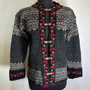 ❤️ Beautiful Hand-Knit Sweater 😍